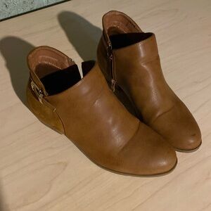 Shoe booties, tan, women’s 8.5